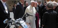 Pope Francis’ 1,585cc Harley-Davidson Dyna Super Glide sold for €241,500 (approximately $327,000) as part of Bonhams’ Les Grandes Marques du Monde sale.
Photo: ©L’Osservatore Romano